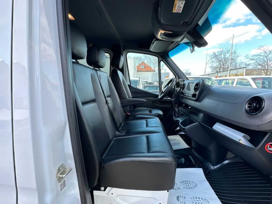 Mercedes-Benz Sprinter      2021