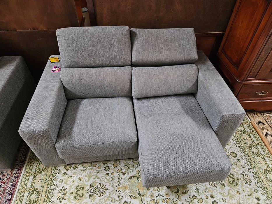 Sofá chaise long de dois lugares - Sem zonas rasgadas ou danificadas