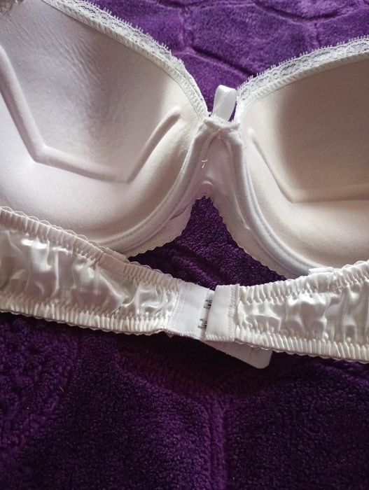 Śliczny mieniący stanik push up