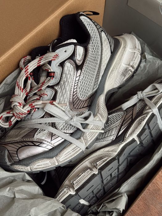 Продам кроссовки Balenciaga