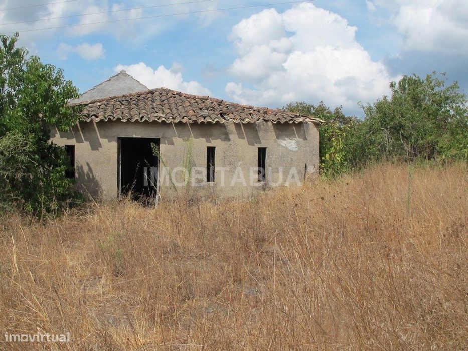 Terreno com casa de arrecadação em Castanheira — Mouronho, Coimbra