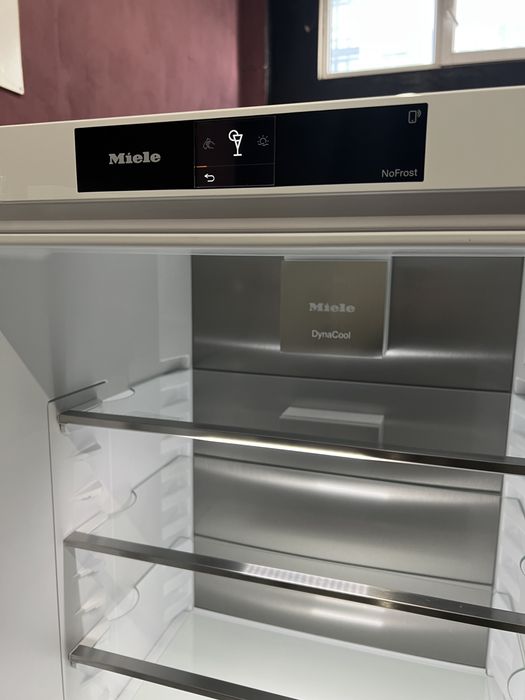 Холодильник під монтування фірми Miele KFN 7795