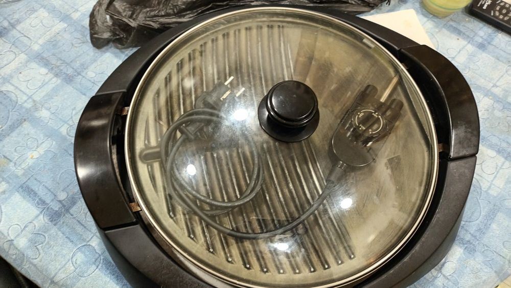 20€ grelhador grande  marca Deconghi tampo de vidro a funciona 100%