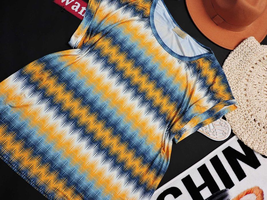 Cassiopeia bluzeczka moderna wzór zygzak nietoperz L