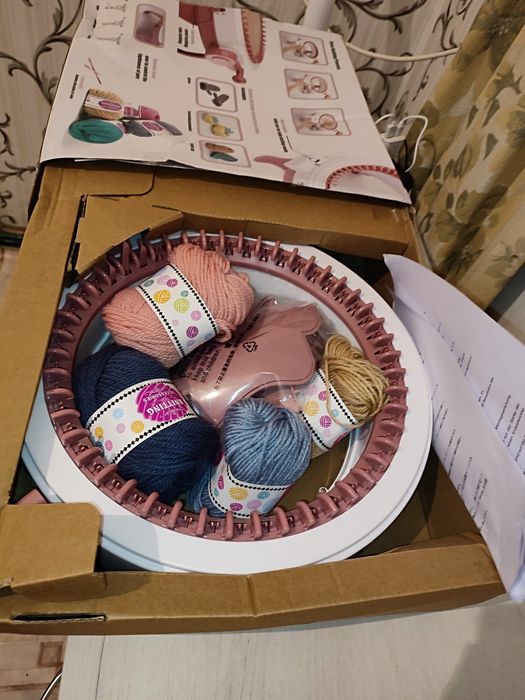 Вязальная машина самая большая (48 п)+нитки/инструменты. Платье/кардиг