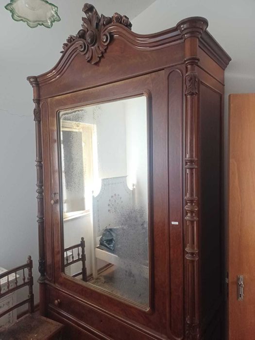 Mobilia de quarto muito antiga