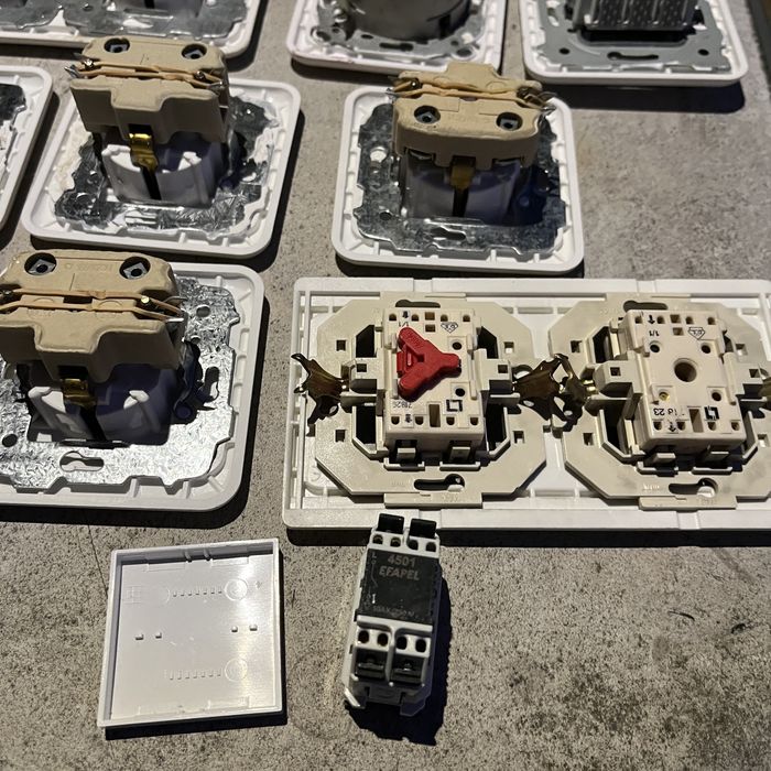 Tomadas e interruptores Efapel e outros