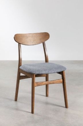 Vendo 2 cadeiras modelo Cloda da Sklum madeira escura estofo cinzento