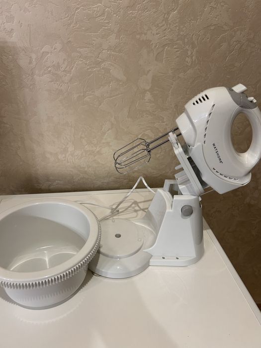 Міксер з рухомою чашою Watshome