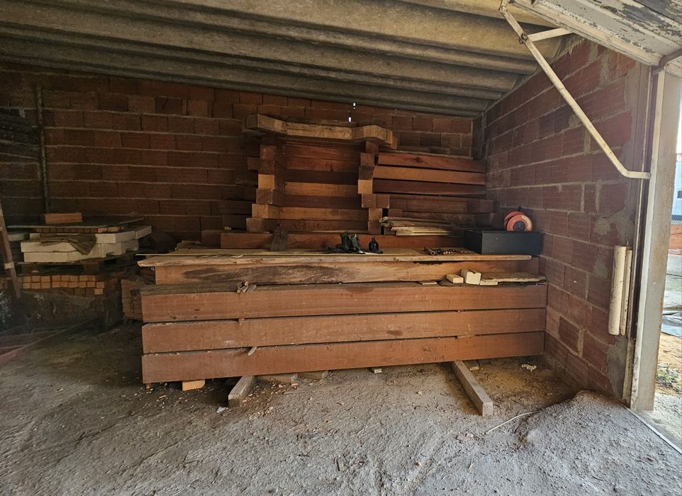 Vigas de madeira maciças exoticas