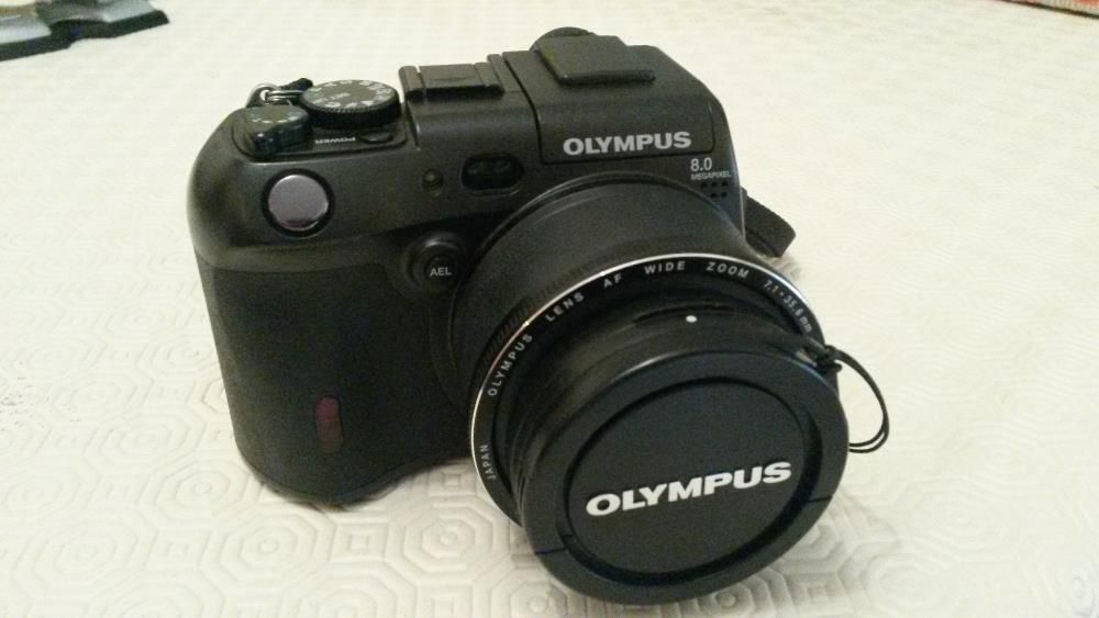 Vende-se Máquina Olympus Camedia C - 8080