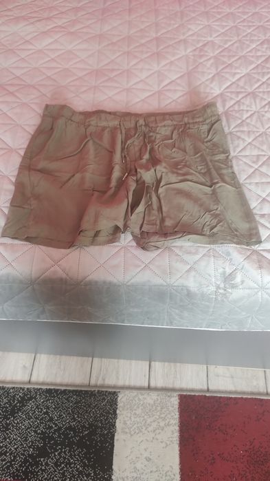 Damskie zielone krótkie spodenki