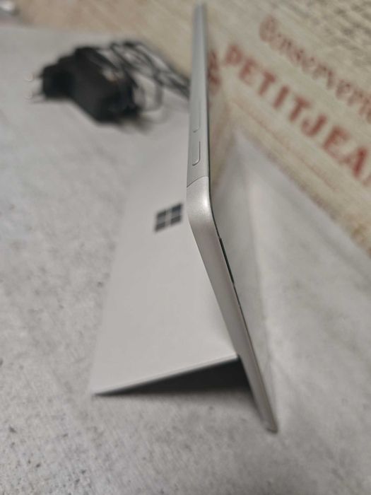 Планшет Microsoft surface Go 1824 4/64Gb