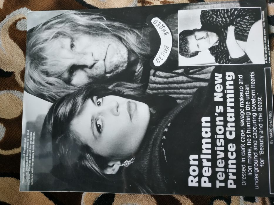 Фото кольорові  та чорно-білі.