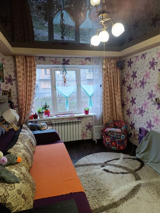 Продам  2 х комнатную квартиру с гаражом и дачей