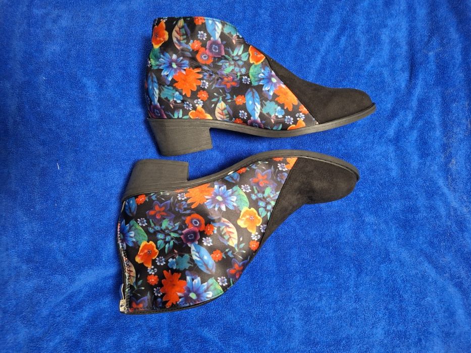 Damskie trendy botki 42.wkladka ma 27cm.