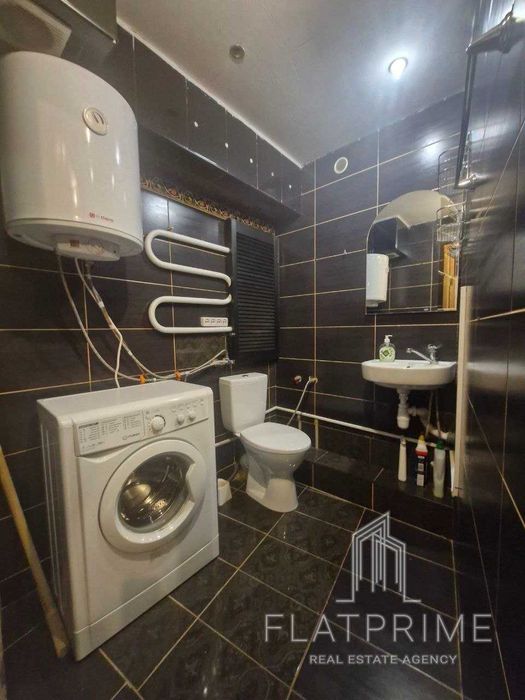 Продам 2к квартиру,2 поверх, метро, парк, пр-т Голосіївський, ТОРГ