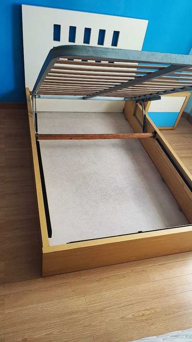 Cama e colchão de corpo e meio com medidas 1.20 X 1.92 com arrumação