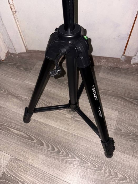 Продам 2 штативи для фотокамери .