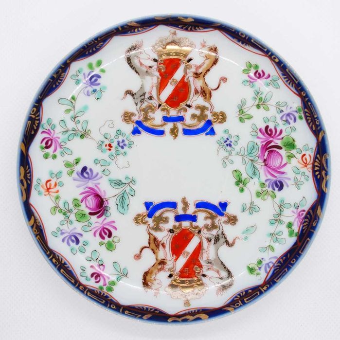 Chávena de chá com pires em porcelana