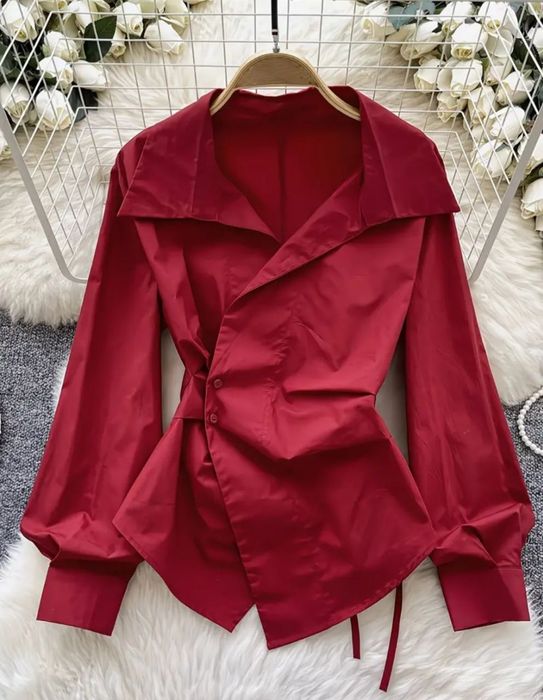 Червона нова приталена сорочка