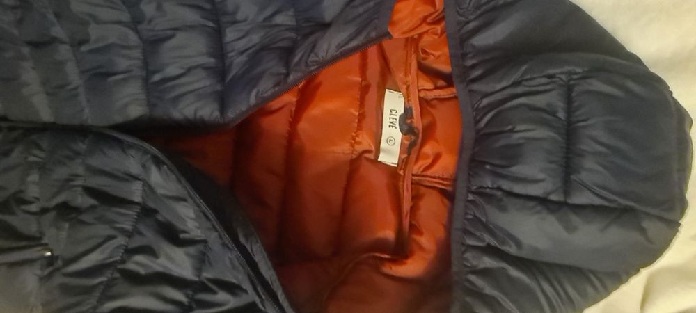 Kurtka pikowana granatowa lekka rozmiar  L , używana.