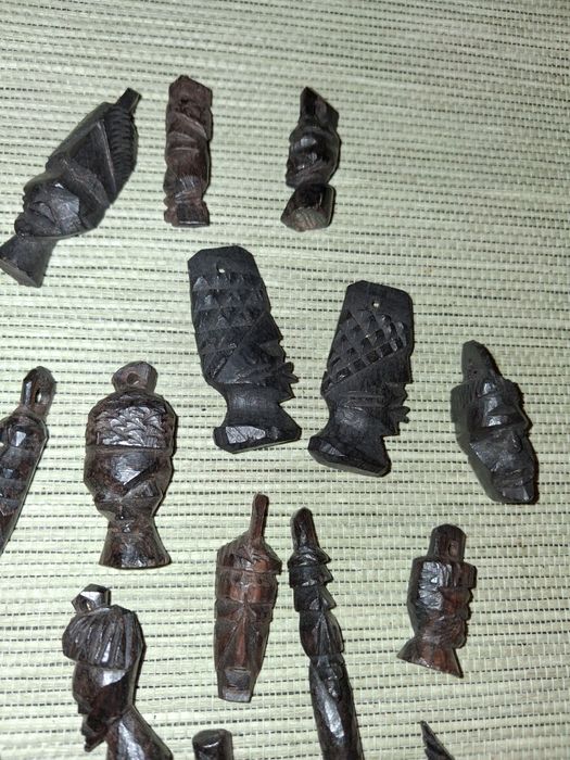 Vendo stock pendentes ébano ,1 euro cada