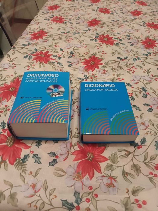 Dicionários como novos para estudantes