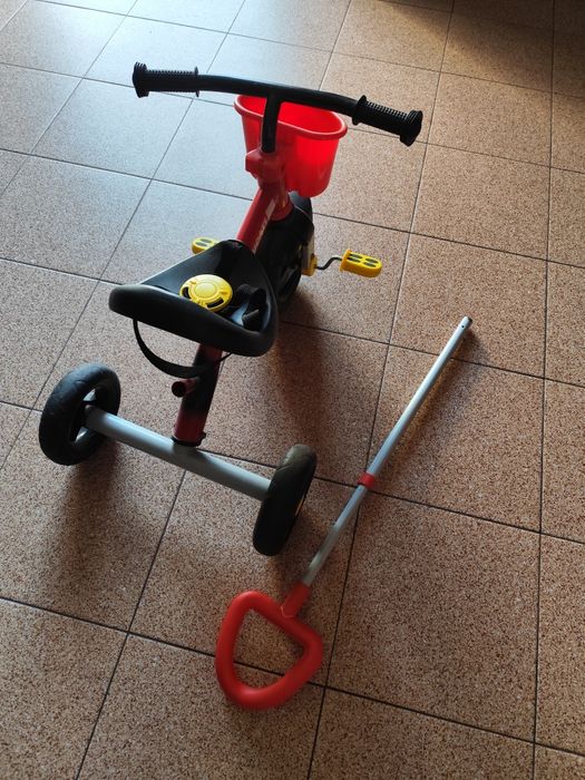 Triciclo de pedais