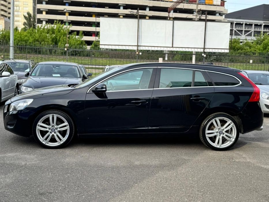 Volvo V60 D4 2.0 дизель  Автомат з Німеччини ВІДЕО