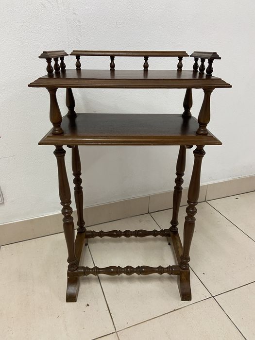 Mesa de apoio / mesa de cabeceira em mogno