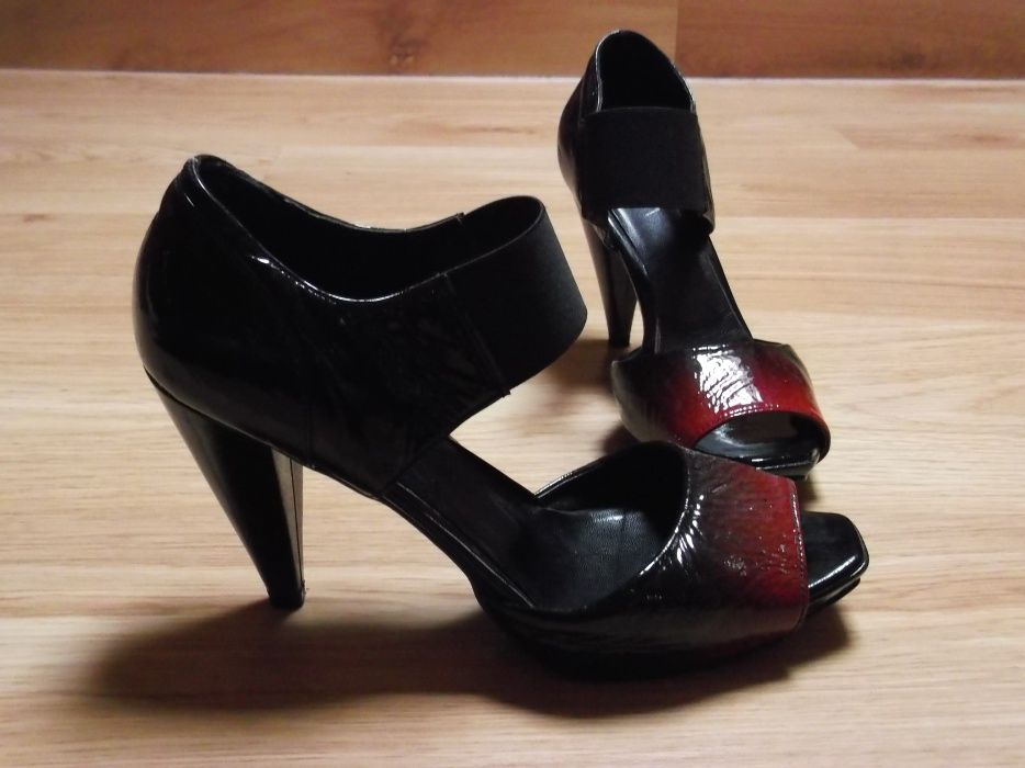 Czarne sandały Venezia