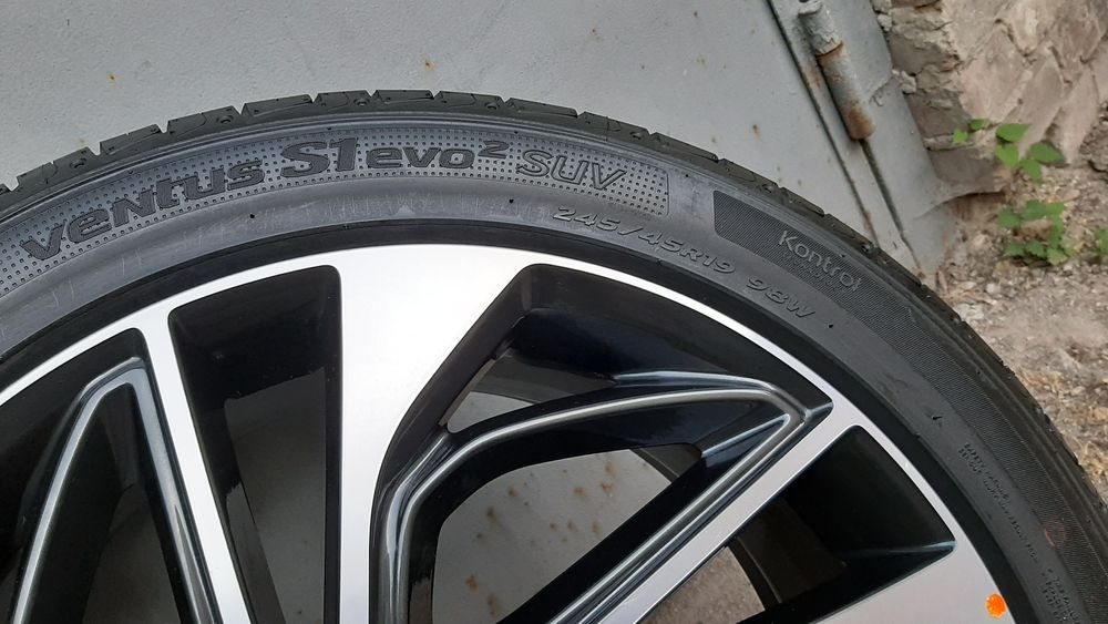 Новий скат 245/45 R19 Hankook Ventus S1 evo2 suv