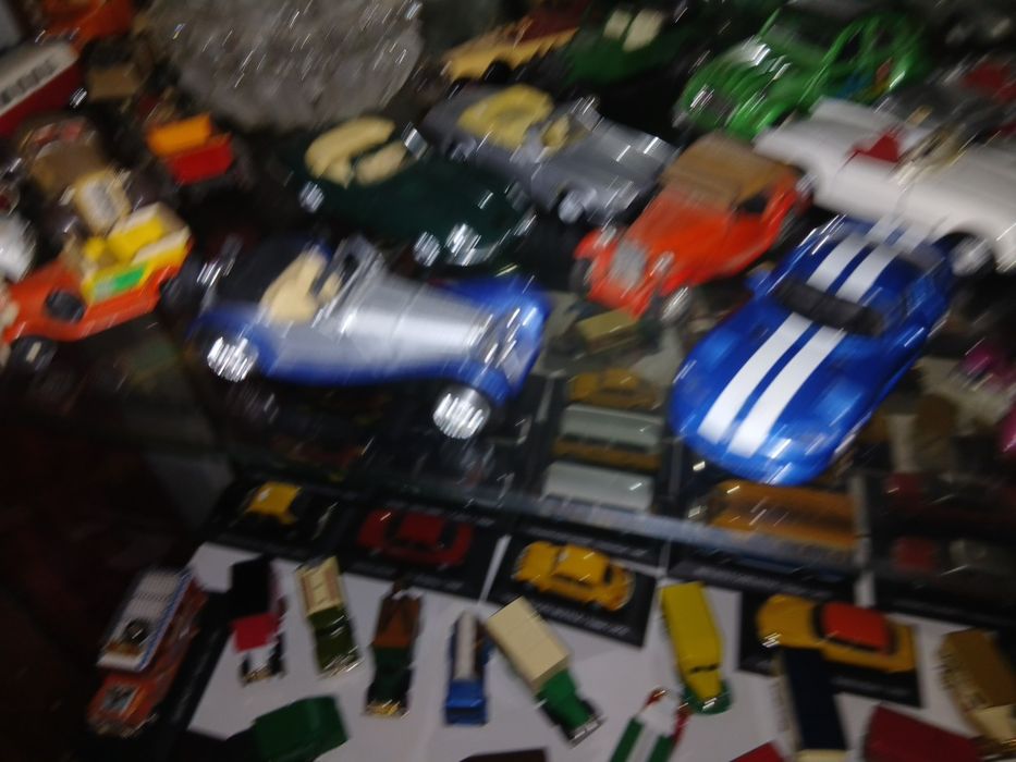 Colecao 100 carro minitura  por 400 €