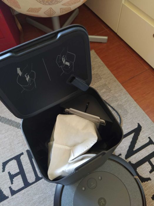 Aspirador iRobot Roomba i5 + Clean Base – Muito Bom Estado