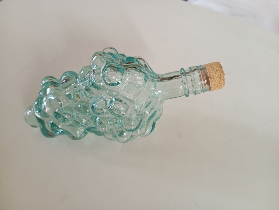 Garrafa de vidro cacho de uvas