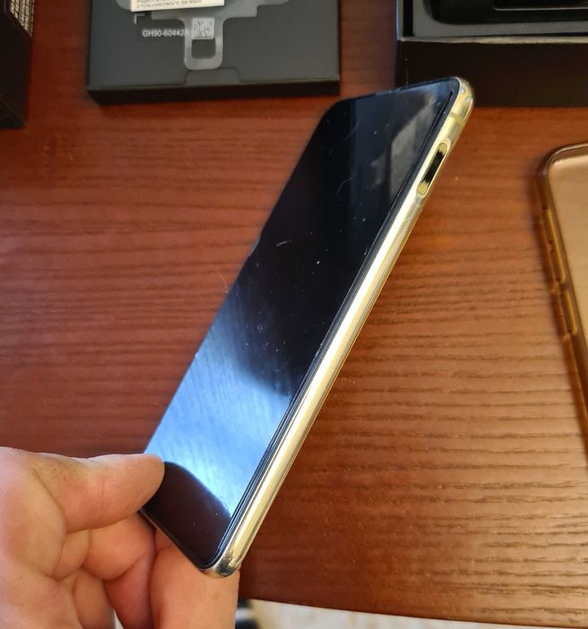Продам Samsung s10e