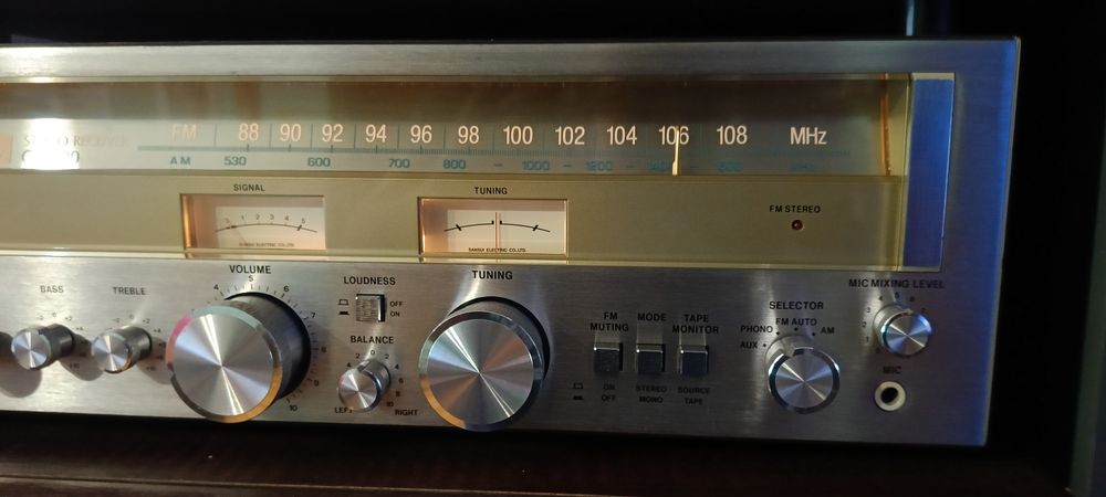 Sansui G 2000 amplituner.