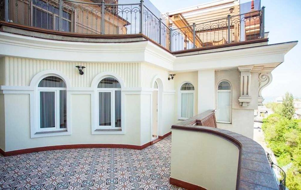 Красивый офис в центре, 140 м2. Новый дом. Терраса.