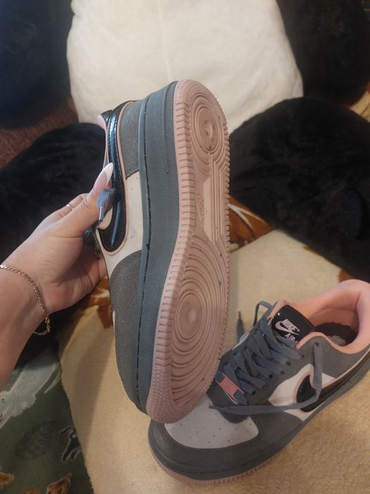 Продам кросівки жіночі