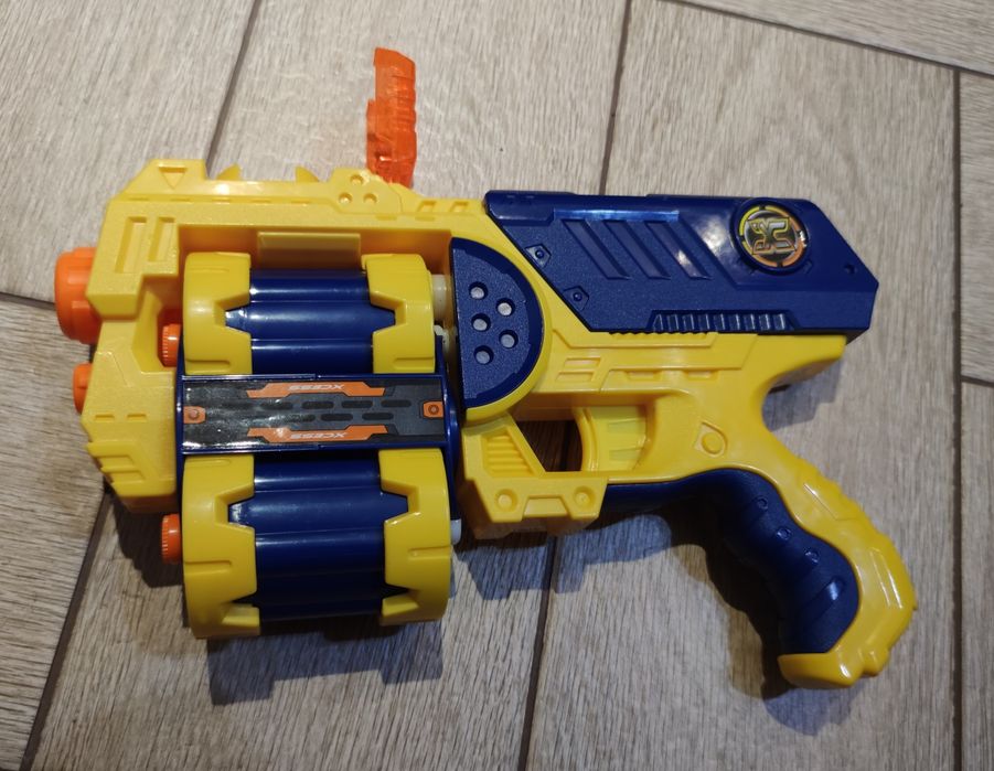 Швидкострільний бластер X-shot
