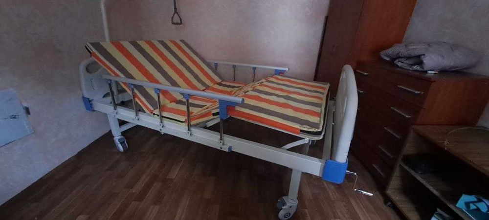 Ліжко медичне для лежачих хворих