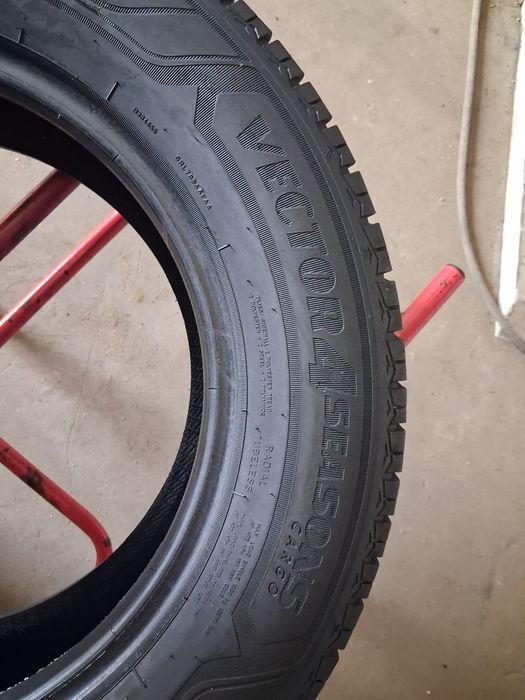 2x opony całoroczne 215/65R16 c 8,5 mm Godyear