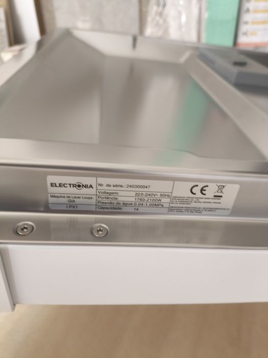 Máquina de Lavar Loiça ELECTRONIA – 14 Conjuntos – Muito Bom Estado