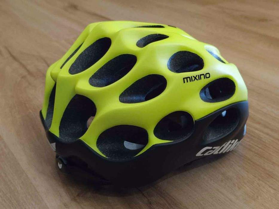 Capacete de Ciclismo Catlike Mixino "NOVO"