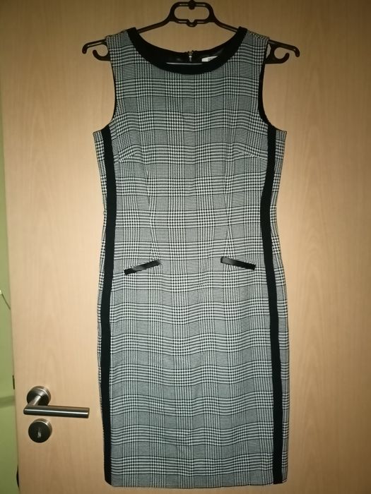 Czarno biała sukienka w pepitkę Papaya r. 38