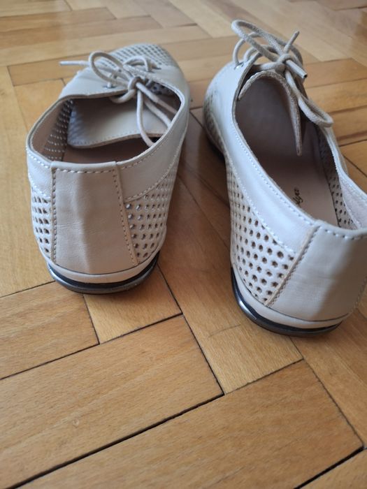 Макасіни, кеди шкіряні.
