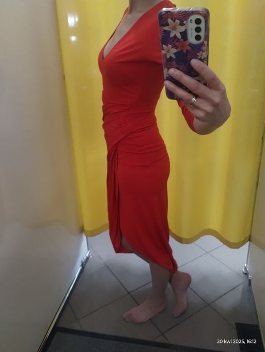 Czerwona elastyczna sukienka