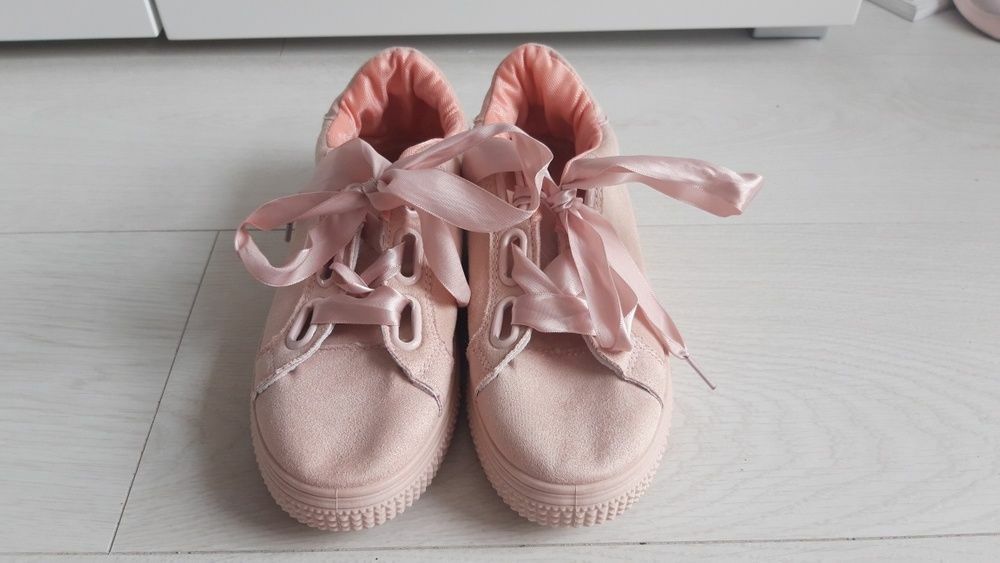 Pudrowo różowe trampki
