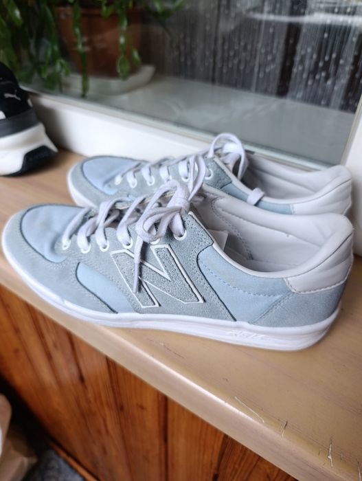 Фірмові кросівки